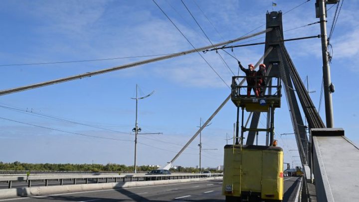 Russia strikes another major bridge in Kyiv as attacks on Ukrainian capital escalate