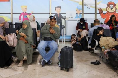 Volcanic ash leaves 170,000 travelers stranded at eight Indonesian airports